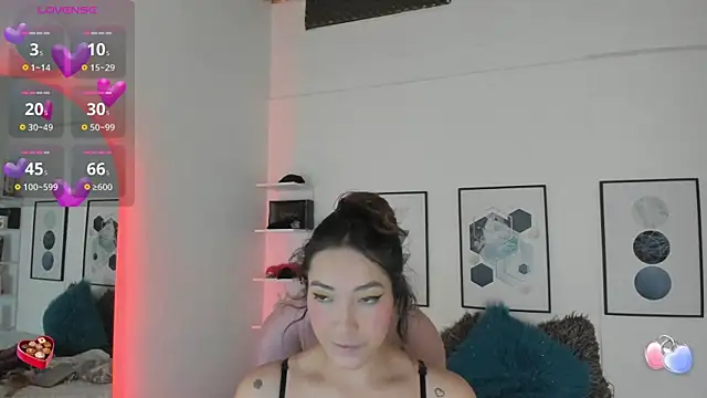 Snapshot of cristal__hot_1 chatting on February 2025 04:08:02 AM cristal hot 1 online show from February 2025 04:08:02 AM