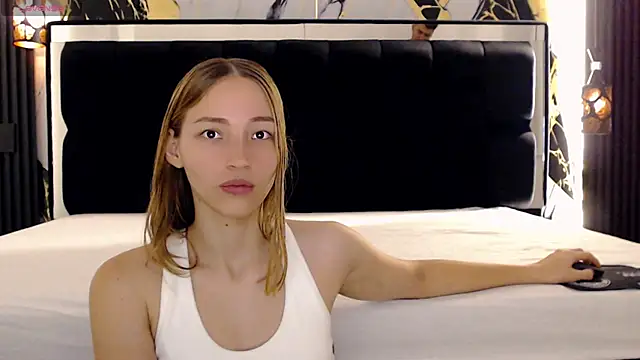 Snapshot of WhiteSun_01 chatting on December 2024 01:00:01 PM WhiteSun 01 online show from December 2024 01:00:01 PM