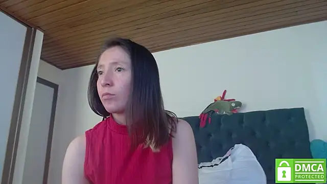 Snapshot of Sophi_Cute chatting on December 2024 03:44:01 PM Sophi Cute online show from December 2024 03:44:01 PM