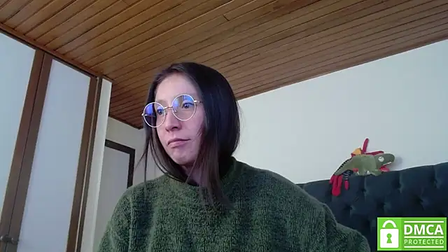 Snapshot of Sophi_Cute chatting on December 2024 06:52:02 PM Sophi Cute online show from December 2024 06:52:02 PM