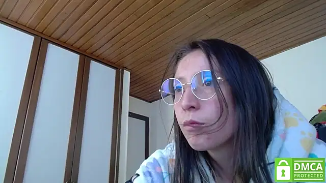 Snapshot of Sophi_Cute chatting on December 2024 02:10:02 PM Sophi Cute online show from December 2024 02:10:02 PM
