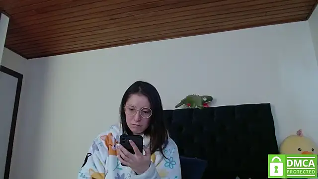 Snapshot of Sophi_Cute chatting on December 2024 07:31:02 PM Sophi Cute online show from December 2024 07:31:02 PM