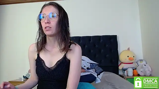 Snapshot of Sophi_Cute chatting on December 2024 05:42:01 PM Sophi Cute online show from December 2024 05:42:01 PM