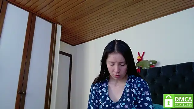 Snapshot of Sophi_Cute chatting on December 2024 12:27:02 PM Sophi Cute online show from December 2024 12:27:02 PM