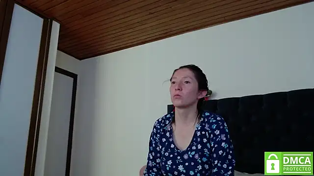 Snapshot of Sophi_Cute chatting on December 2024 03:31:02 PM Sophi Cute online show from December 2024 03:31:02 PM