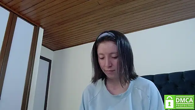 Snapshot of Sophi_Cute chatting on January 2025 07:29:01 PM Sophi Cute online show from January 2025 07:29:01 PM