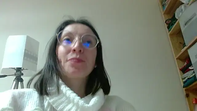 Snapshot of Sophi_Cute chatting on February 2025 05:46:01 PM Sophi Cute online show from February 2025 05:46:01 PM