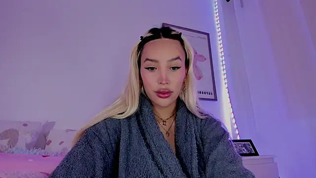  viioletweekend  online show from March 2025 03:47:02 PM