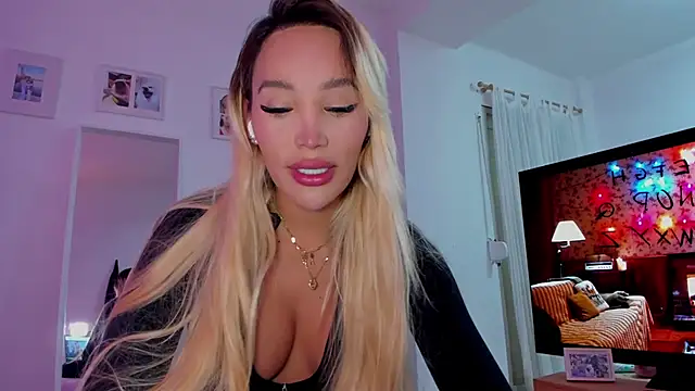  viioletweekend  online show from December 2025 08:47:02 PM