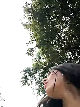 Sam Sara online show from November 2025 07:08:02 PM