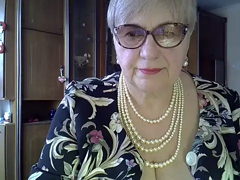 Snapshot of SweetCherry27 chatting on February 2025 01:38:01 PM SweetCherry27 online show from February 2025 01:38:01 PM