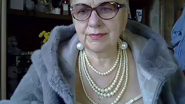 Snapshot of SweetCherry27 chatting on October 2025 06:03:01 AM SweetCherry27 online show from October 2025 06:03:01 AM