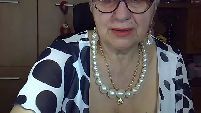 SweetCherry27 online show from December 2025 05:40:02 PM