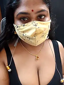 Sophiaboudi online show from October 2025 05:43:01 PM