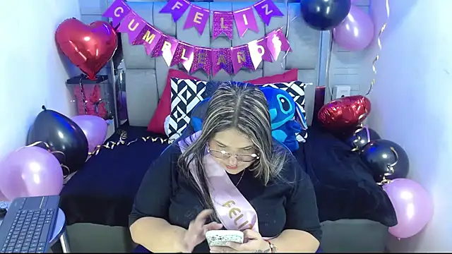 Snapshot of evelin_zaens chatting on October 2025 07:07:02 AM evelin zaens online show from October 2025 07:07:02 AM