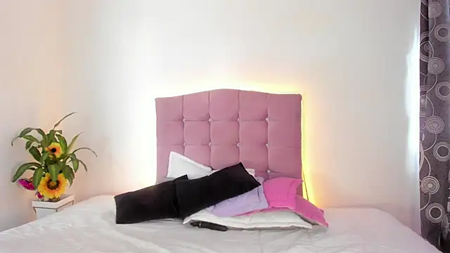 Snapshot of MarieLatex chatting on December 2024 08:34:01 PM MarieLatex online show from December 2024 08:34:01 PM