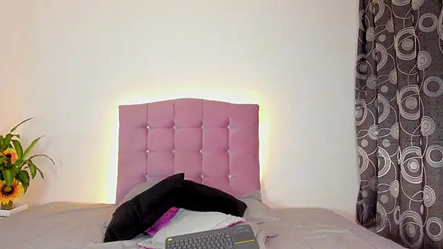 Snapshot of MarieLatex chatting on December 2024 12:07:02 AM MarieLatex online show from December 2024 12:07:02 AM