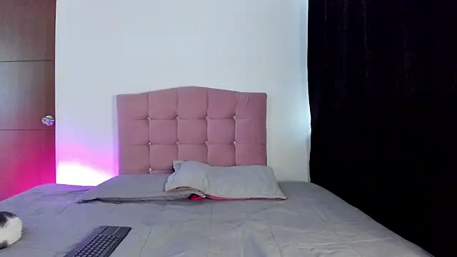 MarieLatex online show from February 2026 03:51:02 PM