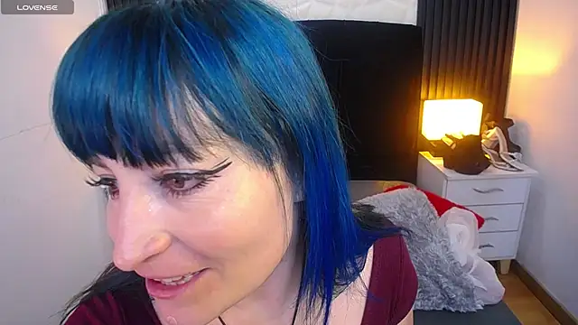 alicia moom online show from December 2024 09:27:01 PM