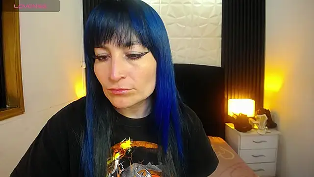 alicia moom online show from December 2024 09:18:02 PM