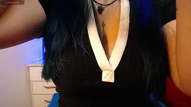 Snapshot of alicia_moom chatting on October 2025 07:33:01 PM alicia moom online show from October 2025 07:33:01 PM