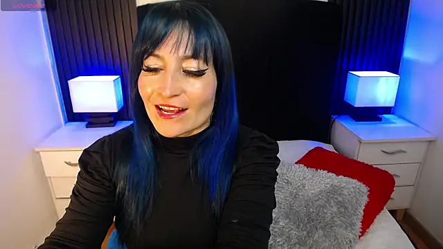 Snapshot of alicia_moom chatting on October 2025 07:03:02 PM alicia moom online show from October 2025 07:03:02 PM