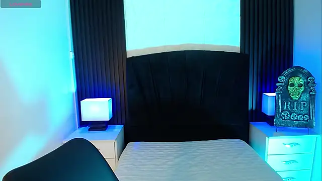 Snapshot of alicia_moom chatting on October 2025 01:45:02 PM alicia moom online show from October 2025 01:45:02 PM