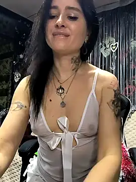 Snapshot of KikiXRed chatting on January 2025 05:18:01 PM KikiXRed online show from January 2025 05:18:01 PM