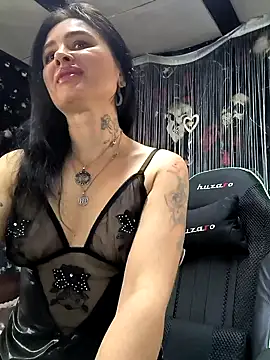 Snapshot of KikiXRed chatting on February 2025 10:43:02 AM KikiXRed online show from February 2025 10:43:02 AM