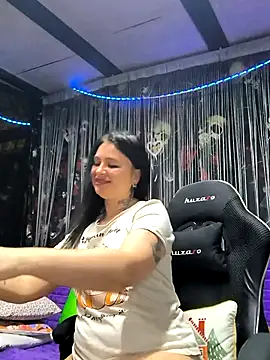 KikiXRed online show from April 2026 04:35:01 AM