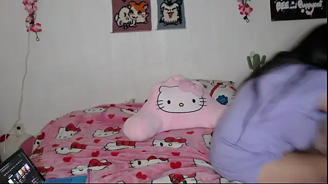Snapshot of Cupcakecutie449 chatting on April 2026 09:35:02 AM Cupcakecutie449 online show from April 2026 09:35:02 AM
