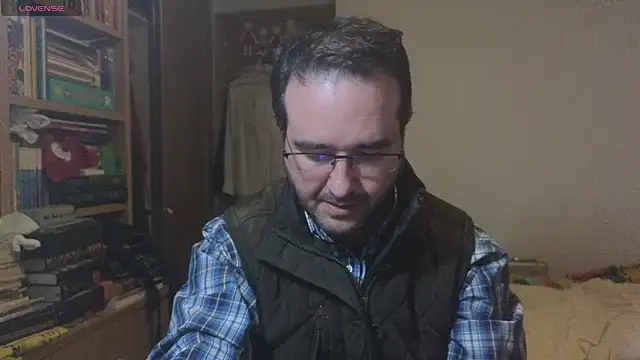 curiosillo83 online show from February 2025 07:00:01 PM