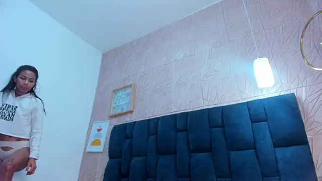 Snapshot of Hellen_Sky chatting on February 2025 07:38:01 PM Hellen Sky online show from February 2025 07:38:01 PM