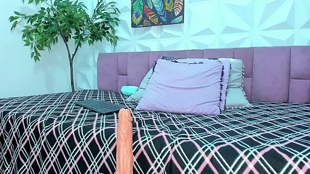 Snapshot of Hellen_Sky chatting on February 2025 10:20:02 PM Hellen Sky online show from February 2025 10:20:02 PM