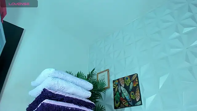 Snapshot of Hellen_Sky chatting on September 2025 07:13:02 PM Hellen Sky online show from September 2025 07:13:02 PM