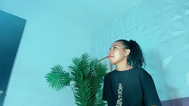 Snapshot of Hellen_Sky chatting on October 2025 07:11:01 PM Hellen Sky online show from October 2025 07:11:01 PM