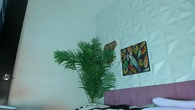 Snapshot of Hellen_Sky chatting on October 2025 07:04:02 PM Hellen Sky online show from October 2025 07:04:02 PM