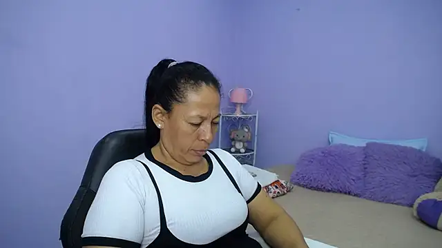 Snapshot of mature_martina chatting on January 2025 11:06:01 PM mature martina online show from January 2025 11:06:01 PM