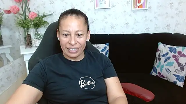 Snapshot of mature_martina chatting on January 2025 10:56:01 PM mature martina online show from January 2025 10:56:01 PM