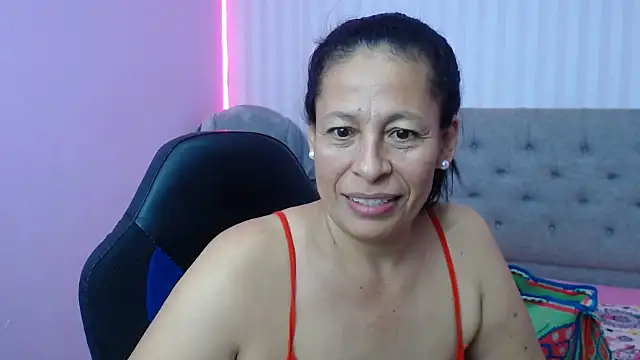 Snapshot of mature_martina chatting on January 2025 10:43:01 AM mature martina online show from January 2025 10:43:01 AM