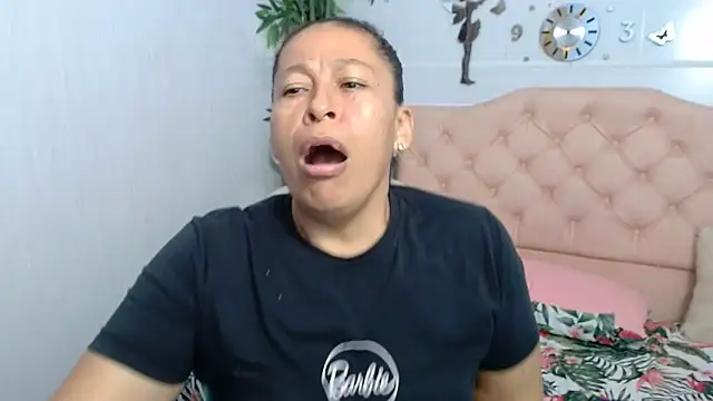 mature martina online show from September 2025 10:35:02 PM