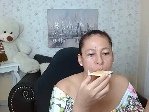 mature martina online show from April 2026 10:32:01 PM