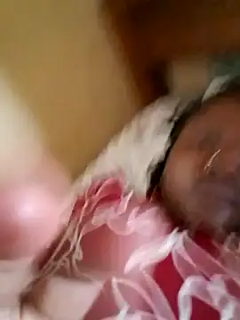 Snapshot of pretty-donna chatting on October 2025 05:30:02 AM pretty-donna online show from October 2025 05:30:02 AM