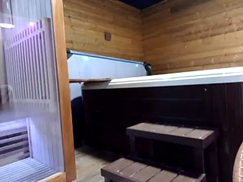 Snapshot of feline27 chatting on October 2025 10:36:01 AM feline27 online show from October 2025 10:36:01 AM