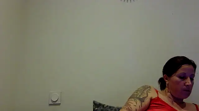 Snapshot of feline27 chatting on November 2025 10:21:02 PM feline27 online show from November 2025 10:21:02 PM