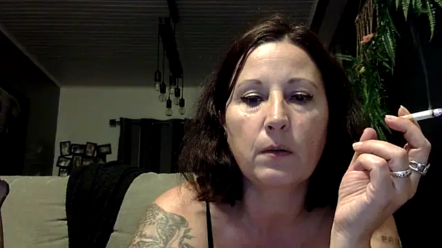 Snapshot of feline27 chatting on November 2025 10:41:01 PM feline27 online show from November 2025 10:41:01 PM