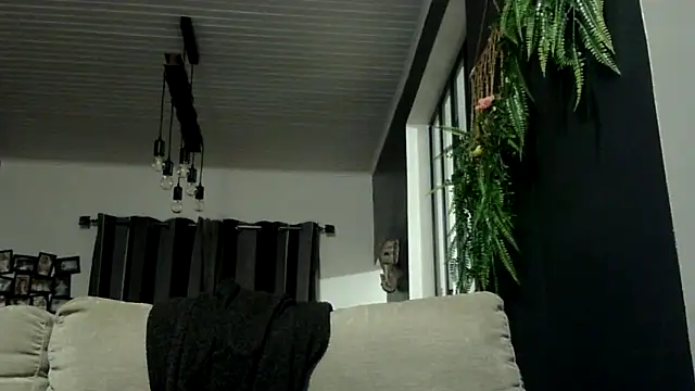 feline27 online show from November 2025 08:14:01 PM