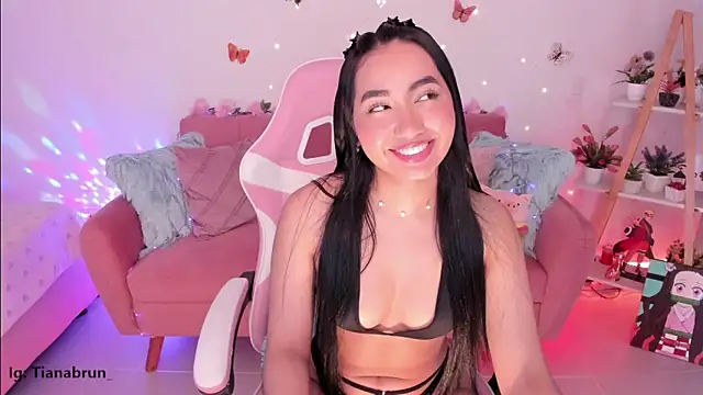 Snapshot of Zara_uwu_ chatting on October 2025 12:12:02 PM Zara uwu online show from October 2025 12:12:02 PM