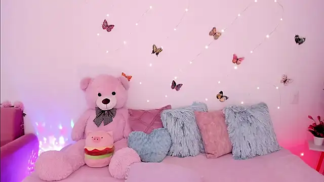 Snapshot of Zara_uwu_ chatting on June 2026 02:33:01 PM Zara uwu online show from June 2026 02:33:01 PM