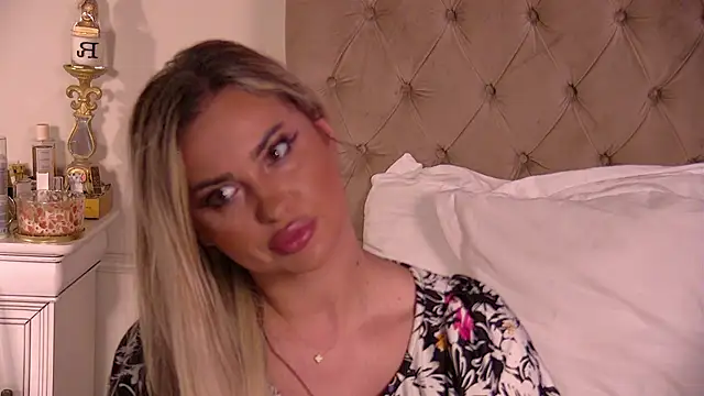 Denisse Perry online show from November 2025 09:47:01 PM